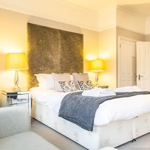 https://alum-chine-beach-house.tophotelsbath.com